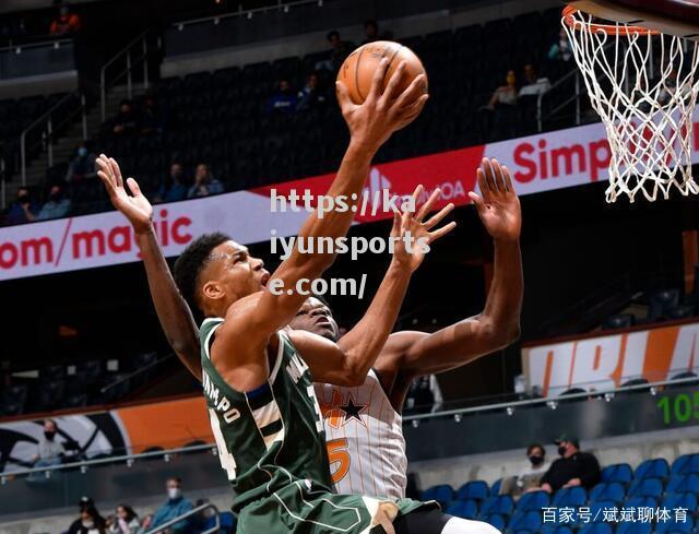 NBA球队进行赛前战术部署，备战新一季