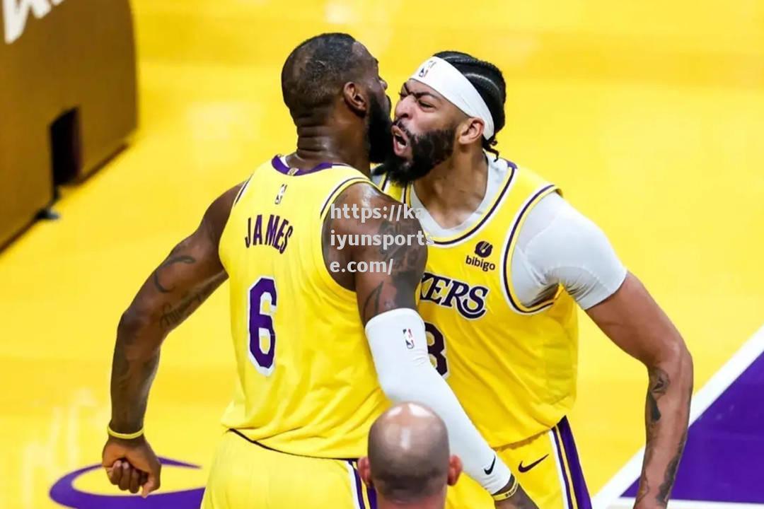 NBA明星赛：詹姆斯领衔东部战队力克西部豪阵